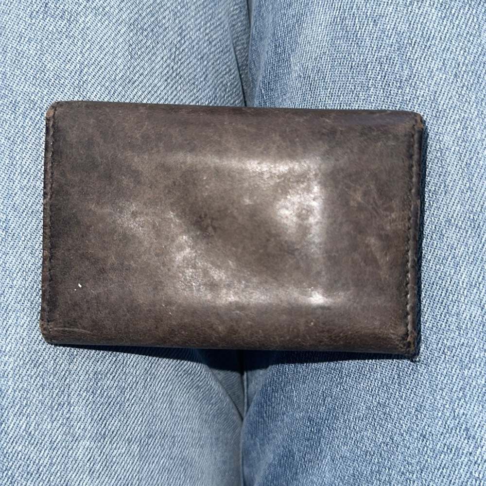 Prada Milano smooth Brown Leather 6 key holder missing 2 teeth - Picture 2 of 11